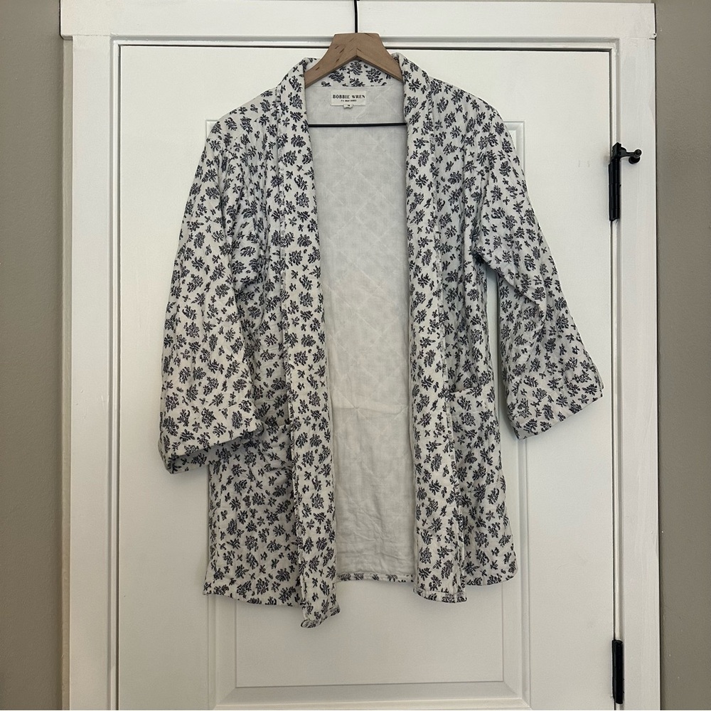Lightweight Quilted White Kimono Jacket with Navy Floral Print